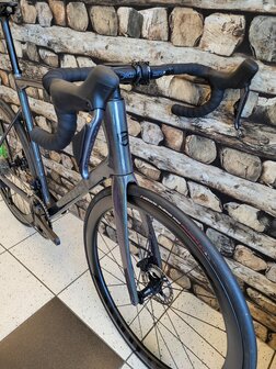 Mendiz F8 SE Carbon Racefiets met Shimano Ultegra Di2  56 cm.