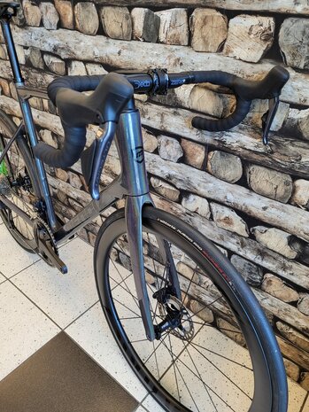 Mendiz F8 SE Carbon Racefiets met Shimano Ultegra Di2 59 cm.